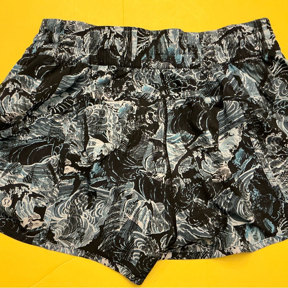 Lululemon Tracker Short V Eternal Wave Starlight Black sz 12 - Picture 4 of 7